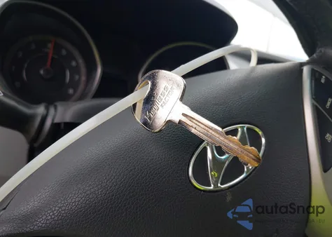 2011 Hyundai Elantra Limited z USA, uszkodzony, nr VIN 5NPDH4AE9BH075863